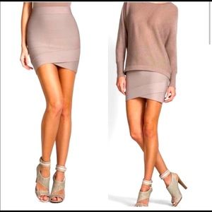 SOLD❗️! BCBG bodycon skirt